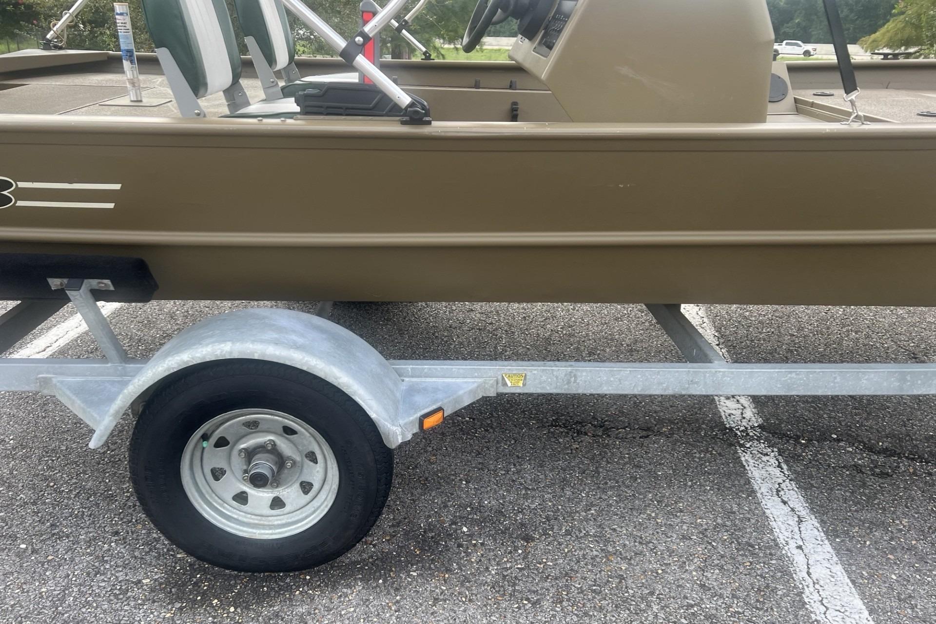 2016 G3 1756 SC boat on trailer, parked in a lot.