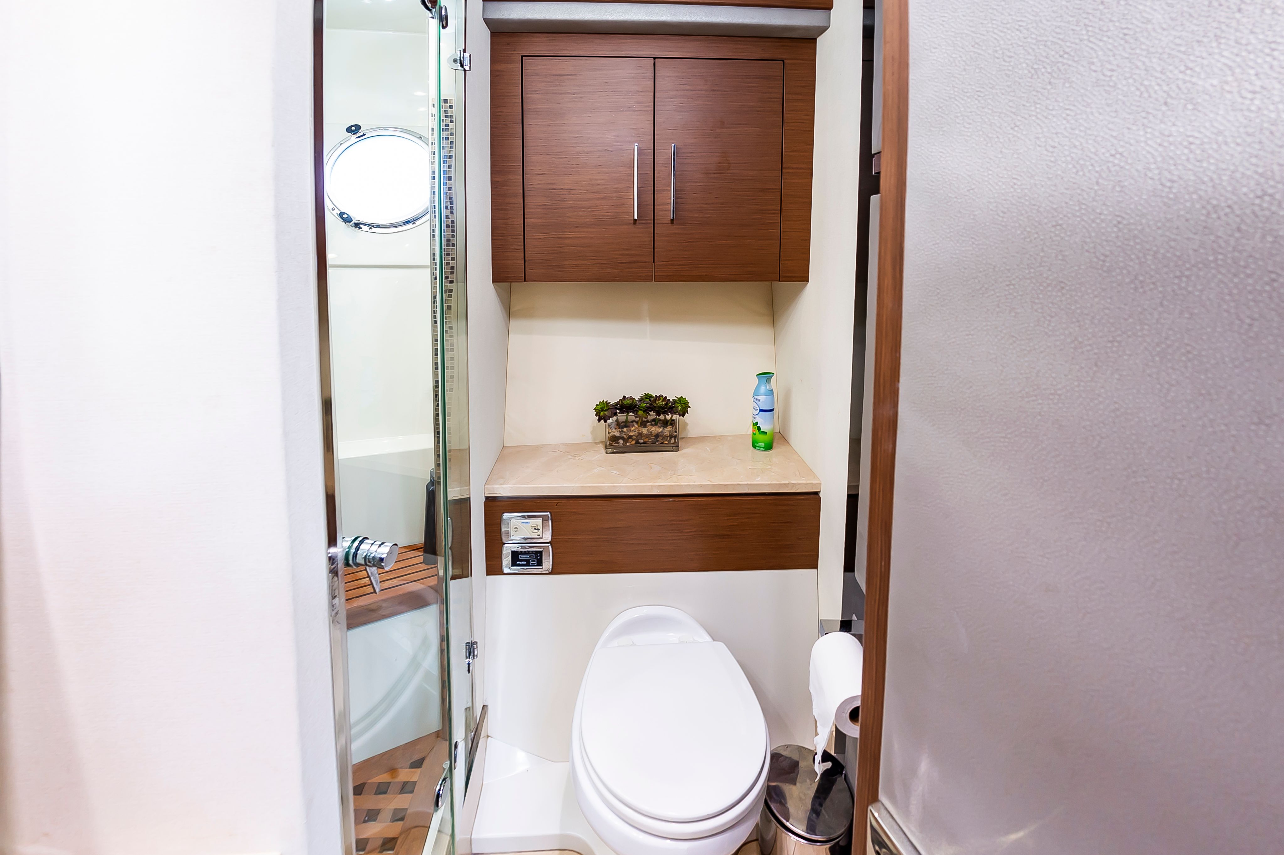 2013 Marquis 63 Sport Yacht - 68