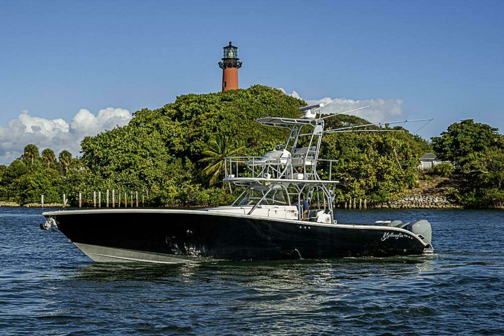 2010 Yellowfin 42 Offshore - Image 2