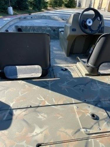 2024 Tracker Grizzly 1754 SC boat interior with camouflage design and steering console.