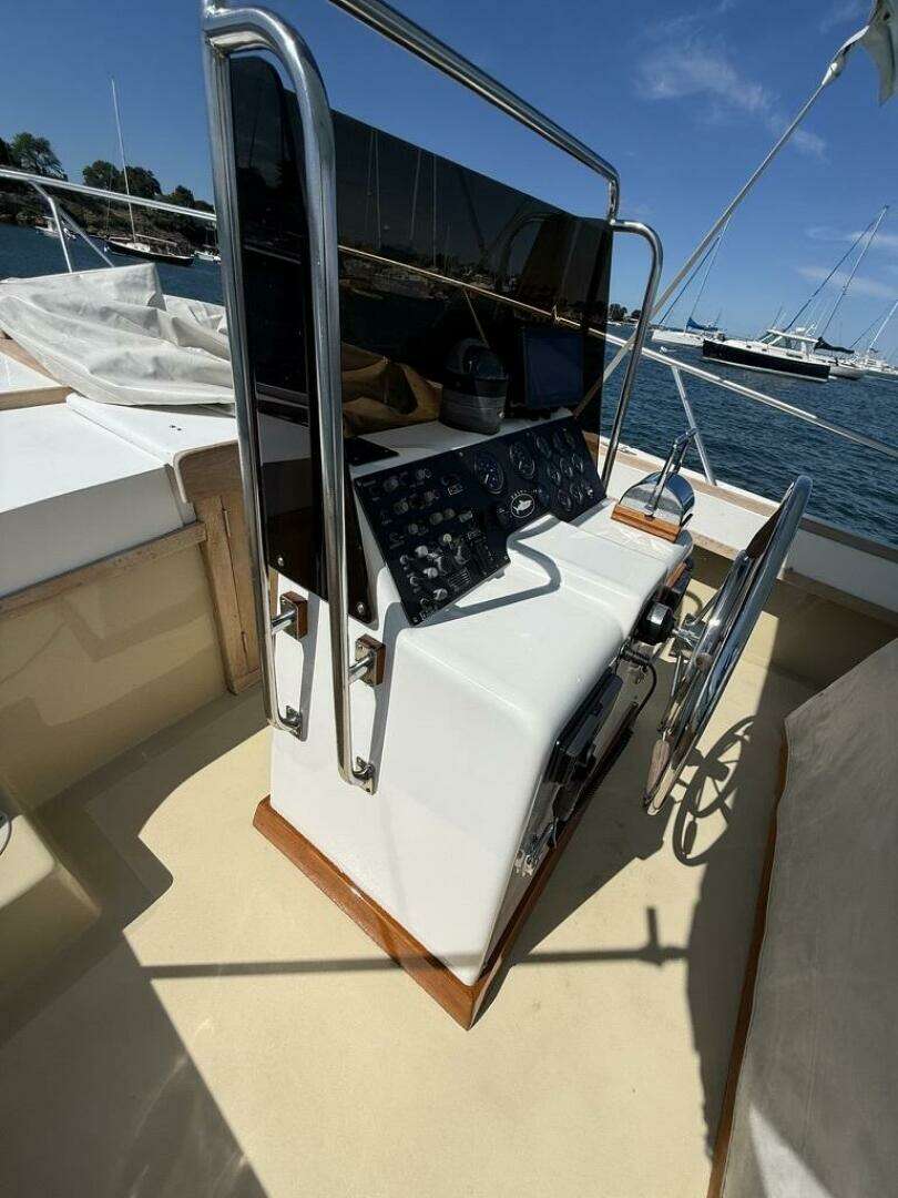 1986 Dusky 26 Custom - Image 16