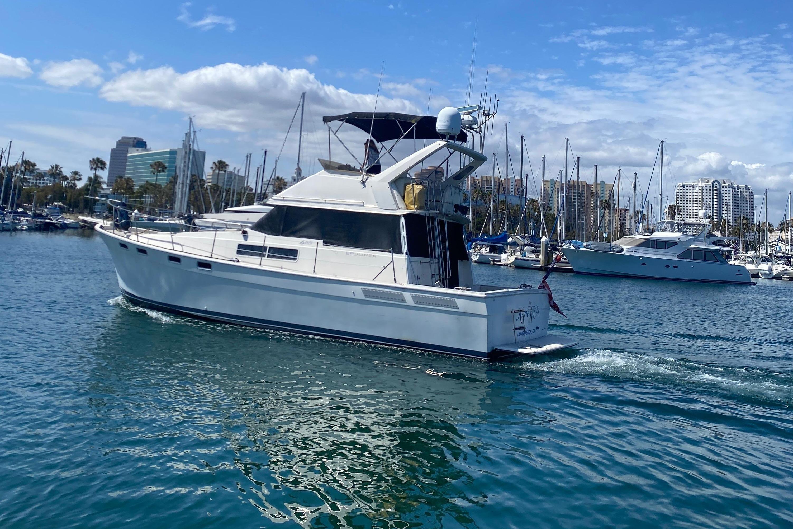 1986 Bayliner 3888 MY Sedan