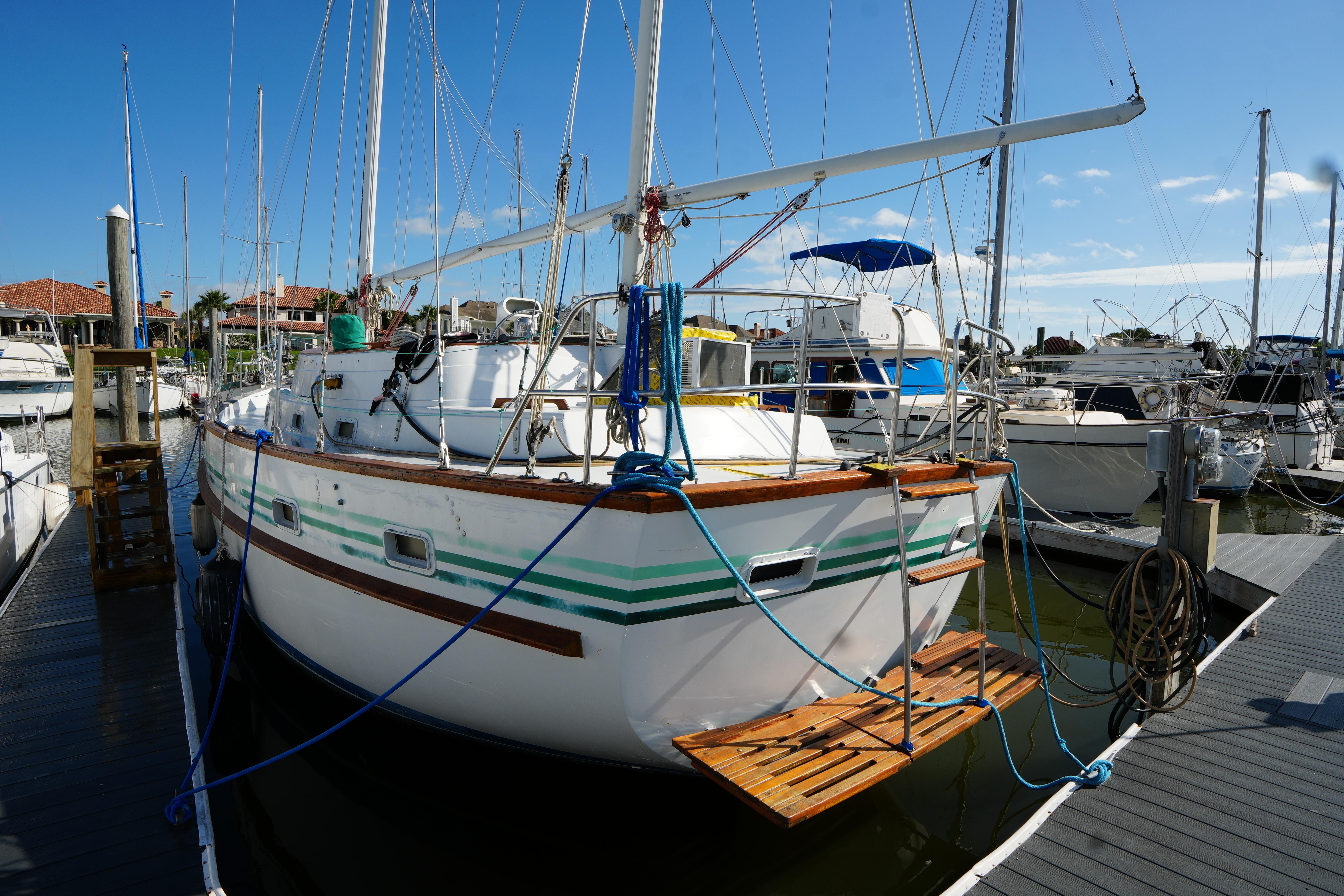 1990 Endeavour 43 Center Cockpit