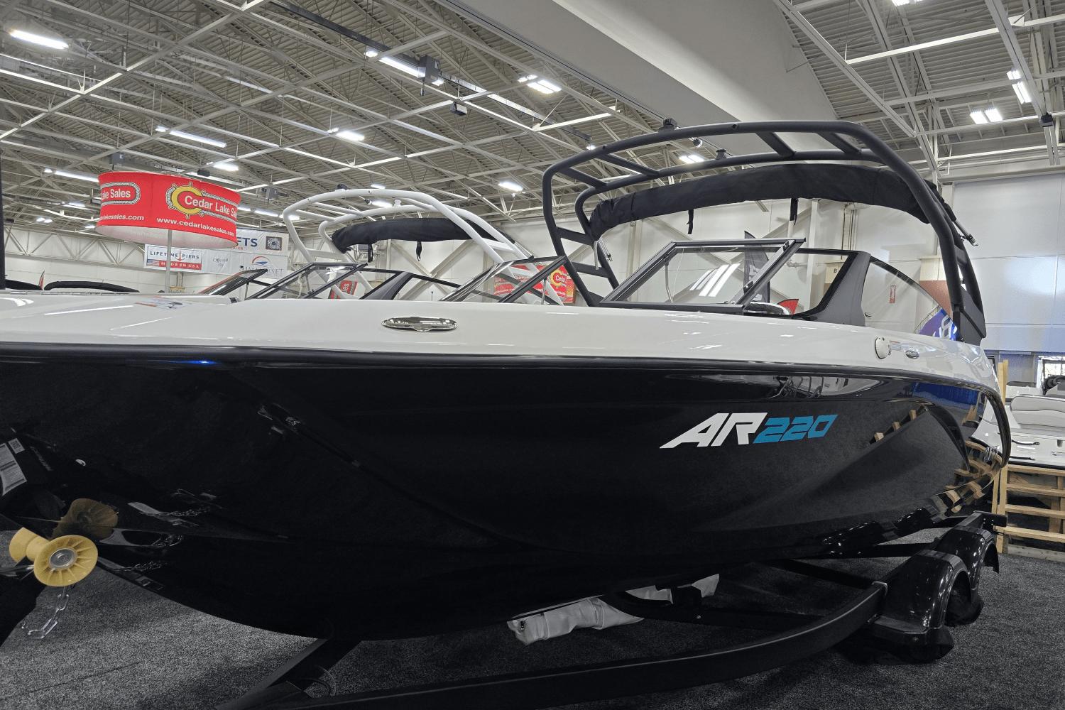 2025 Yamaha Boats AR220