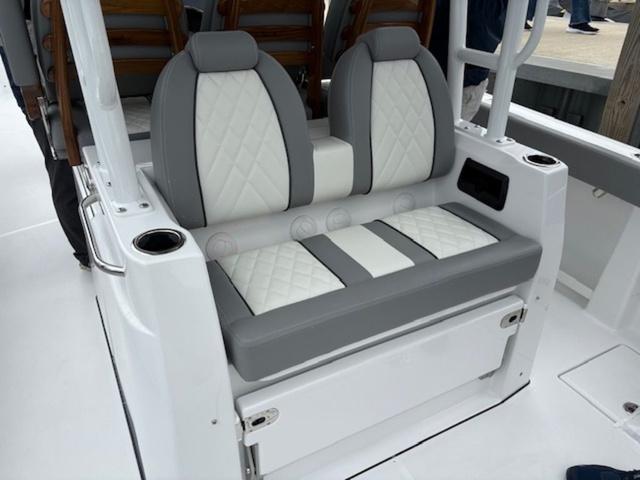 2025 Everglades 375 Center Console - 10