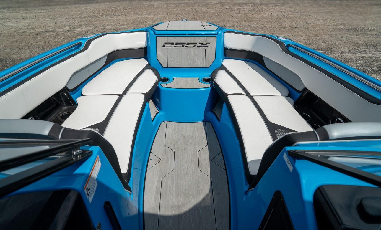 2023 Yamaha Boats 255XD interior with blue and white seating, spacious layout.