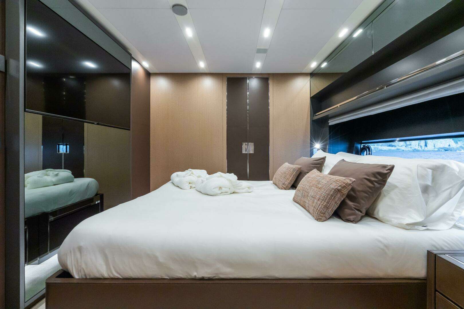 2021 Riva 88 Folgore - Image 22