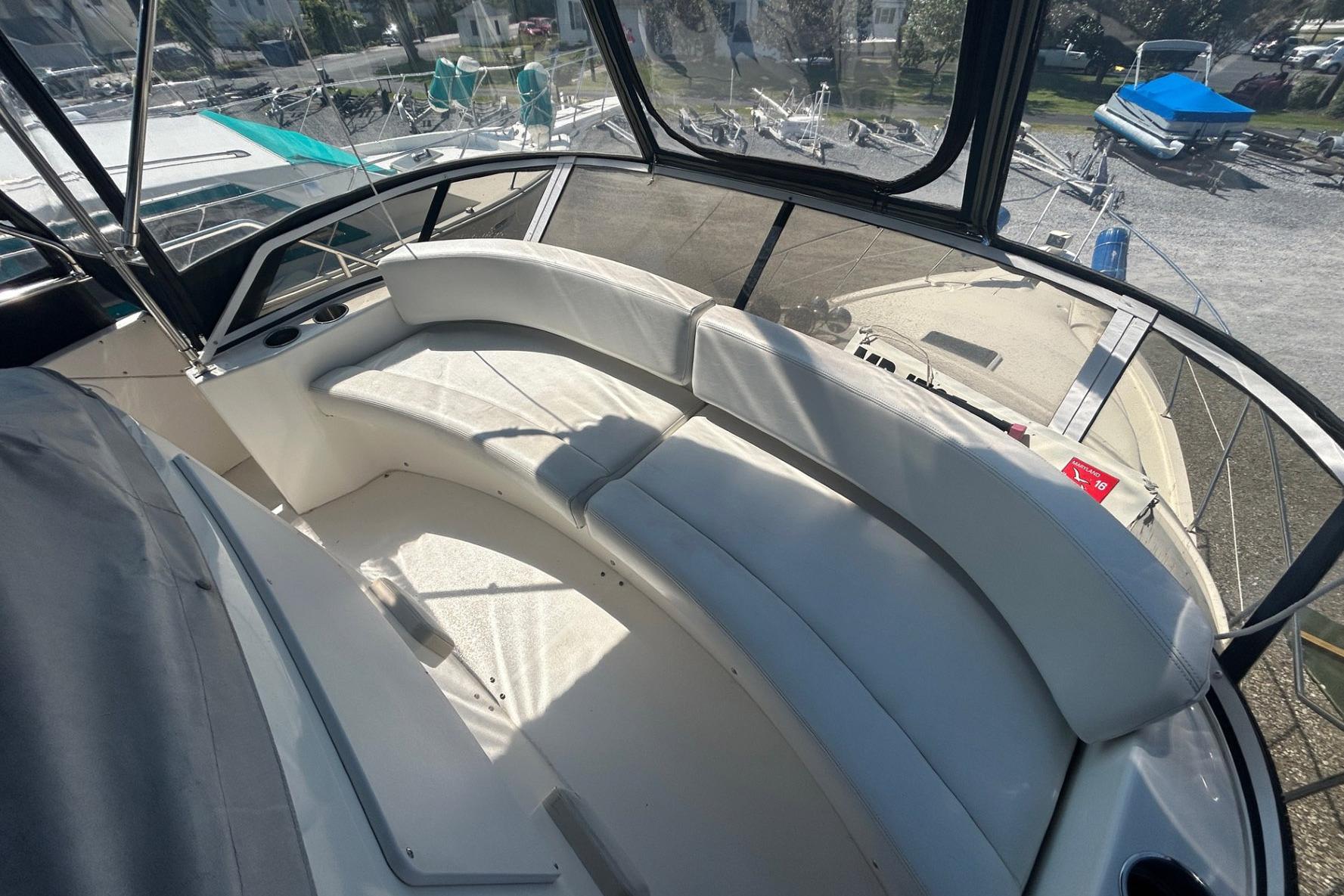2000 Silverton 352 Motor Yacht with spacious seating and panoramic windows.