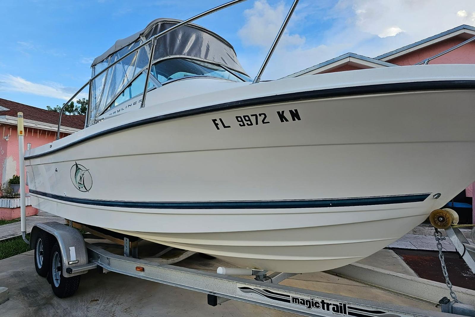1999 Bayliner 2052 Trophy Walkaround DX/LX