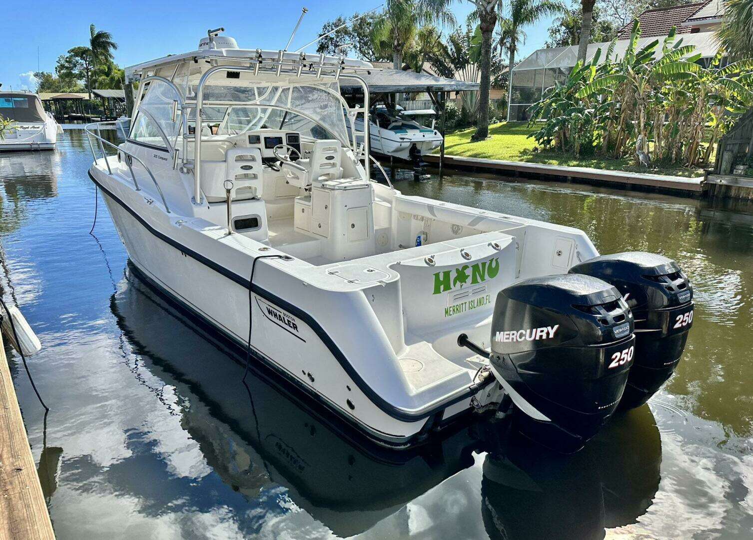 2005 Boston Whaler 305 Conquest - Image 2