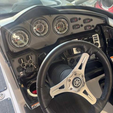 2015 Yamaha Boats 212X - 10