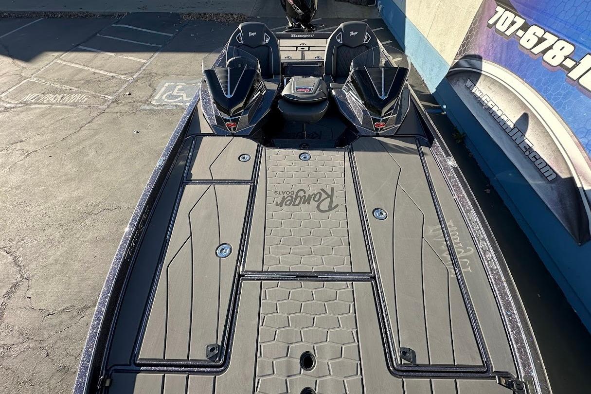 2026 Ranger Z521R Garmin Cup-Equipped boat with sleek design and spacious deck.