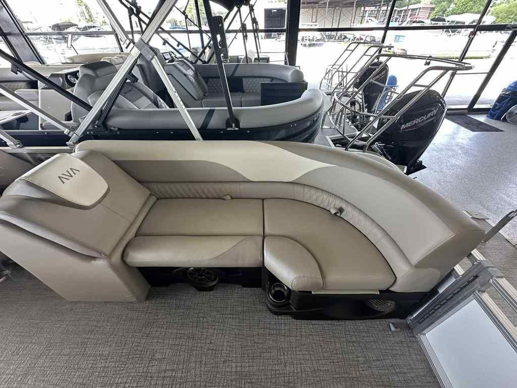 2026 Avalon LSZ Quad Lounger 23 FT - 12
