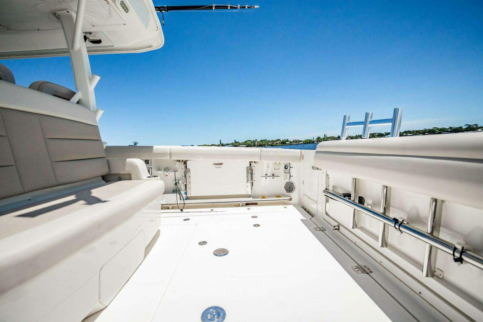 2018 Boston Whaler 380 Outrage - Image 35
