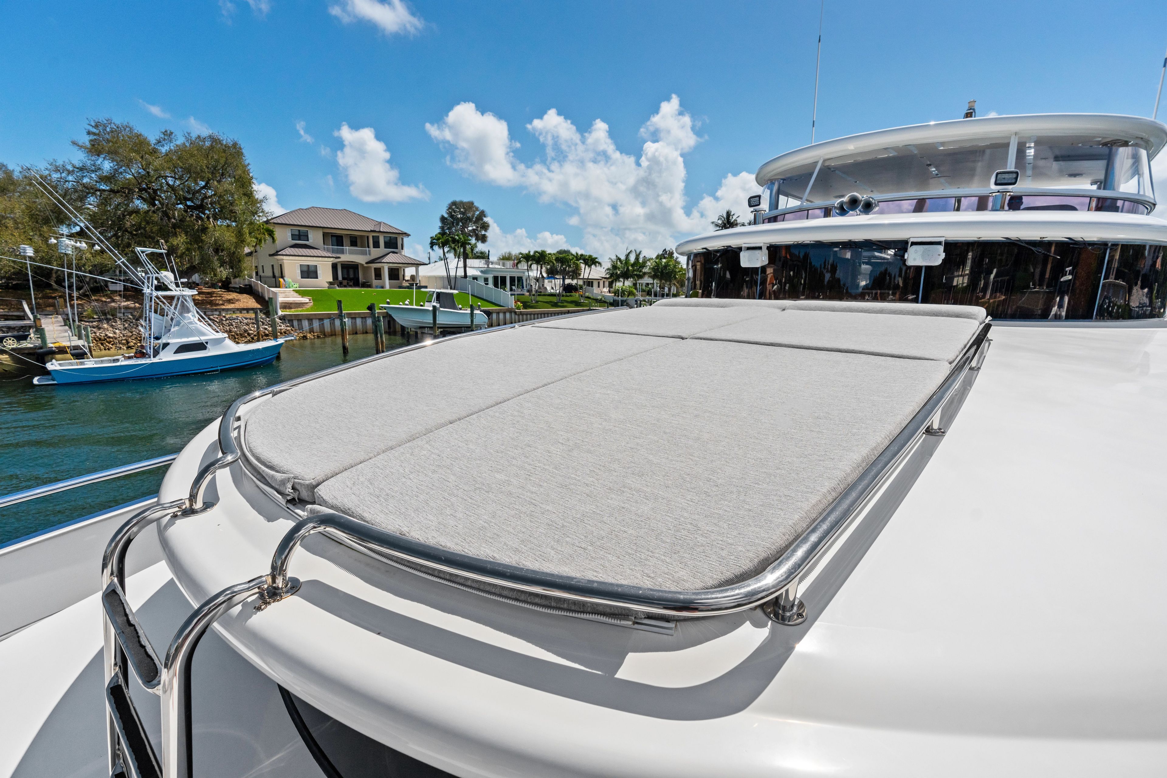 2005 Johnson 87' Motor Yacht - 39