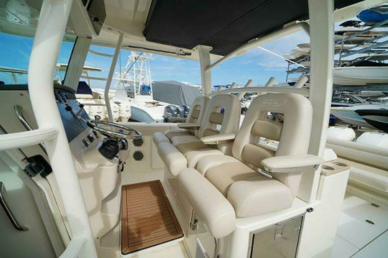 2018 Boston Whaler 380 Outrage - Image 17