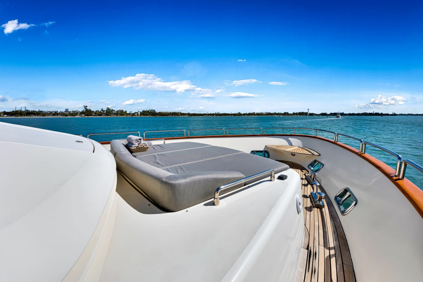 2005 Azimut 105 - Image 38