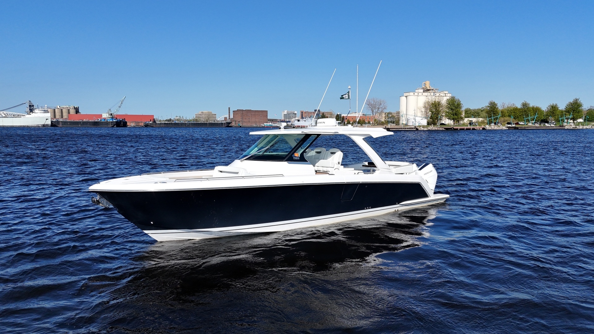 2024 Tiara Yachts 38 LS - Image 31