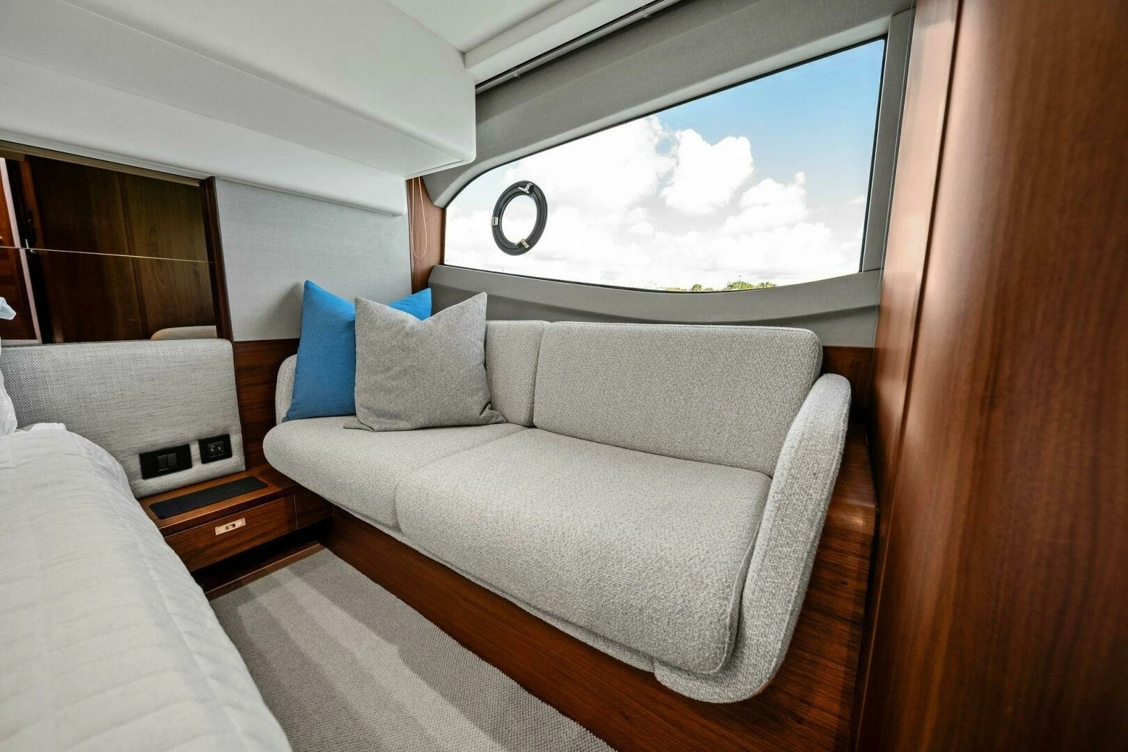 2023 Princess F50 - Image 34
