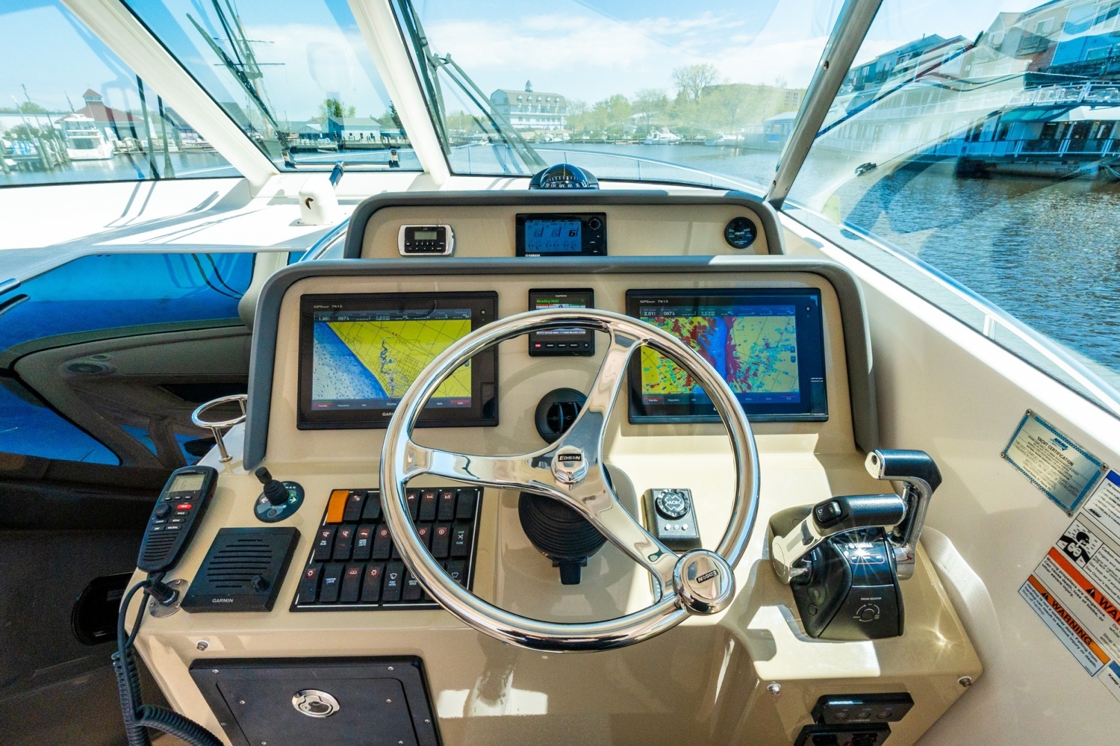 2016 Pursuit OS 385 Offshore - Image 7