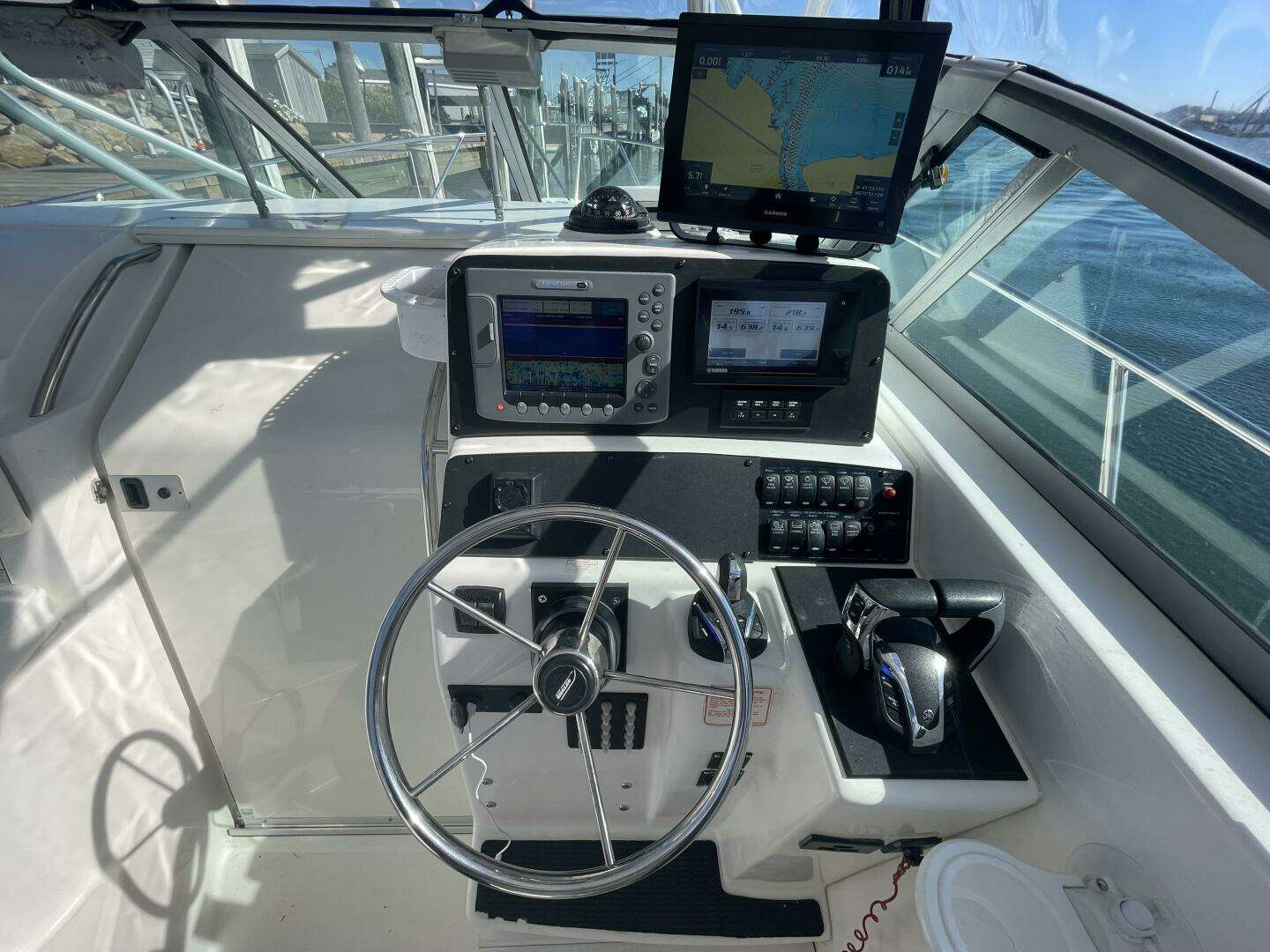 2001 Boston Whaler 285 Conquest - Image 15