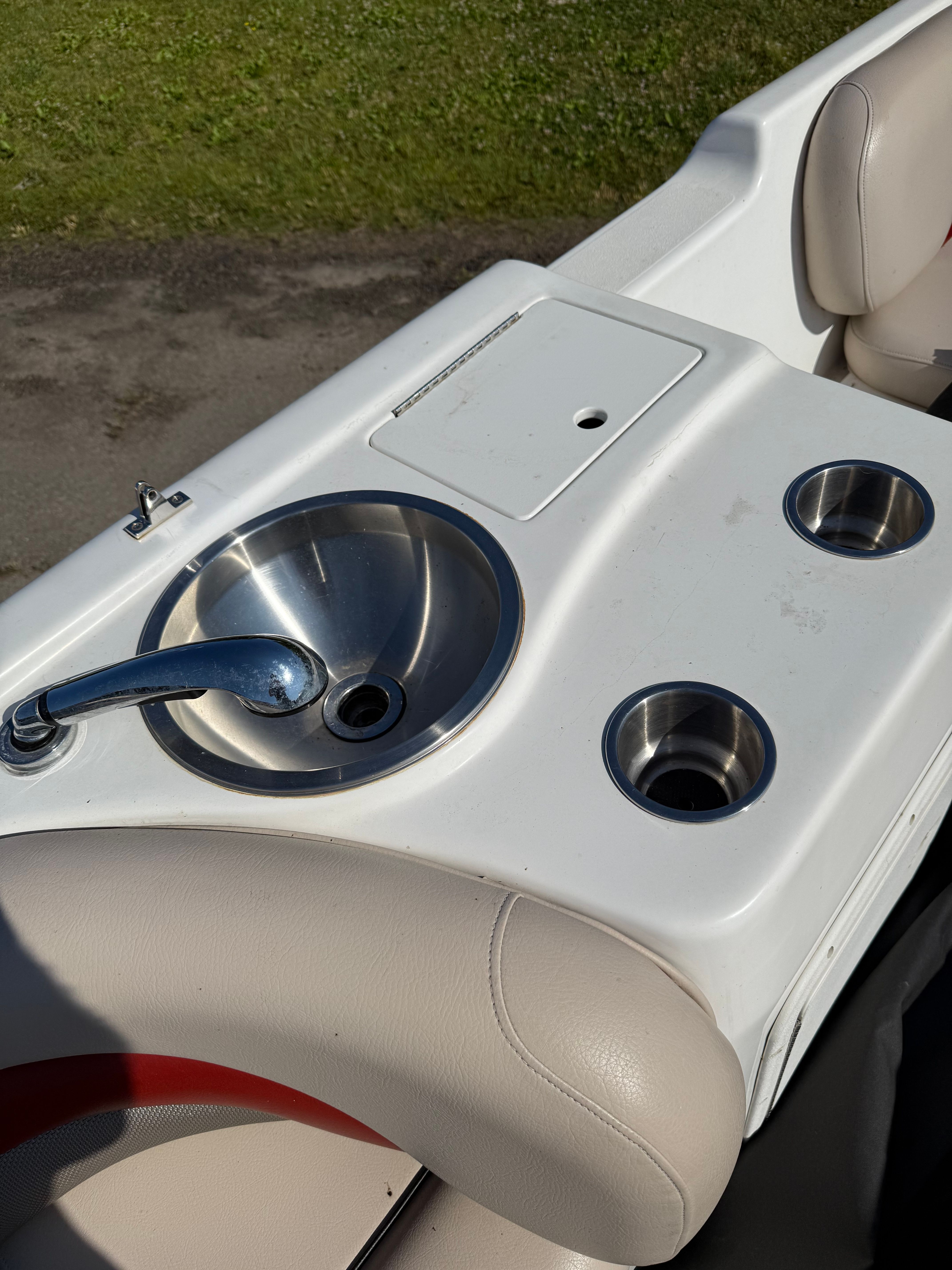 2014 Hurricane Sun deck 232 - 12