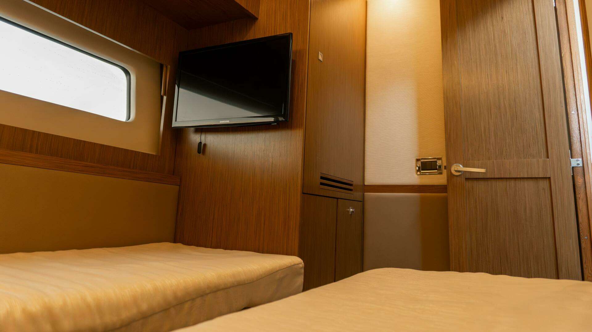 2017 Sea Ray 51 Flybridge - Image 17