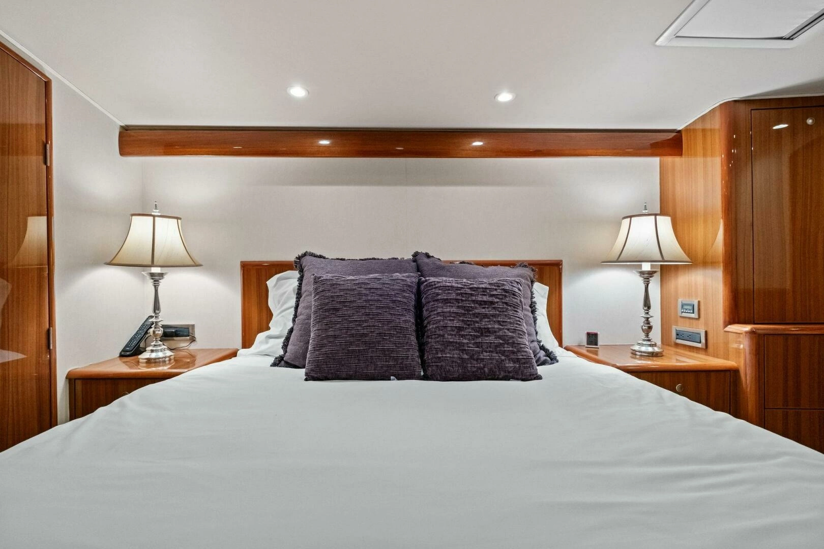2008 Viking 64 Convertible - Image 5
