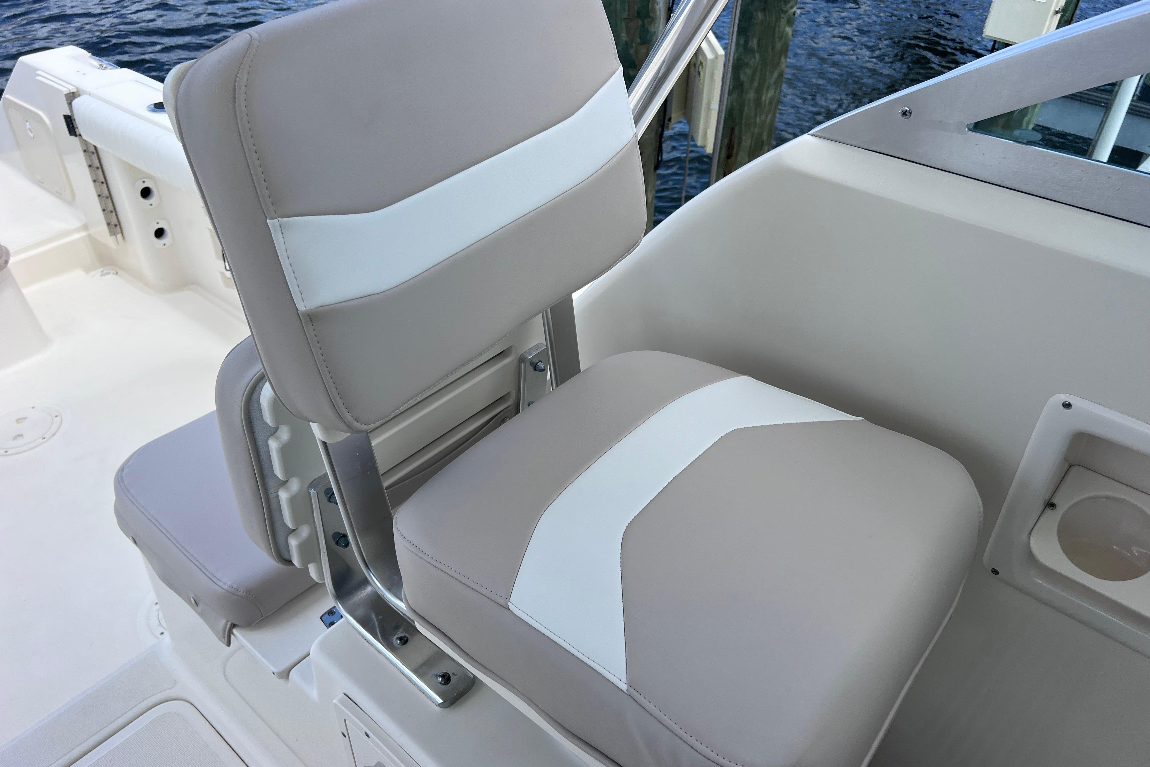 2004 Pursuit 2870 Walkaround boat seat with beige and white upholstery.