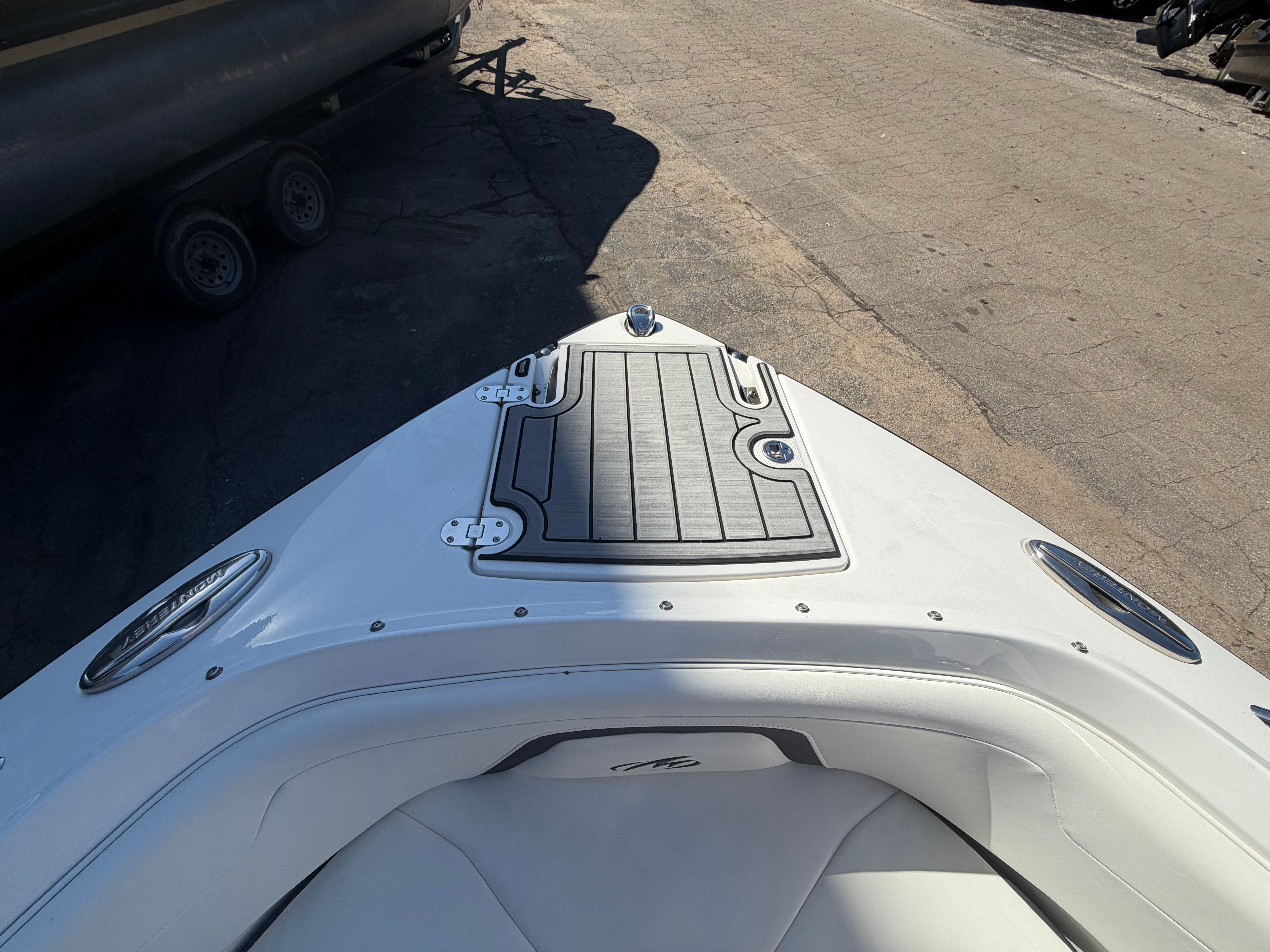 2019 Monterey 224FS - 33