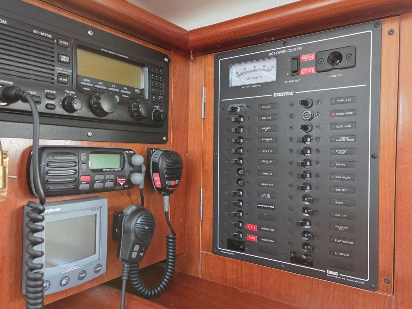 2000 Beneteau Oceanis 411 - Image 10