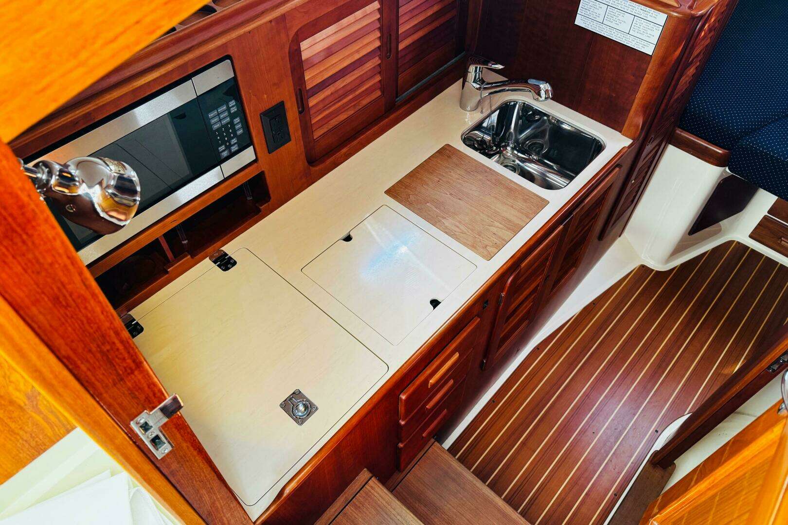 2012 Hinckley Picnic Boat MKIII - Image 9