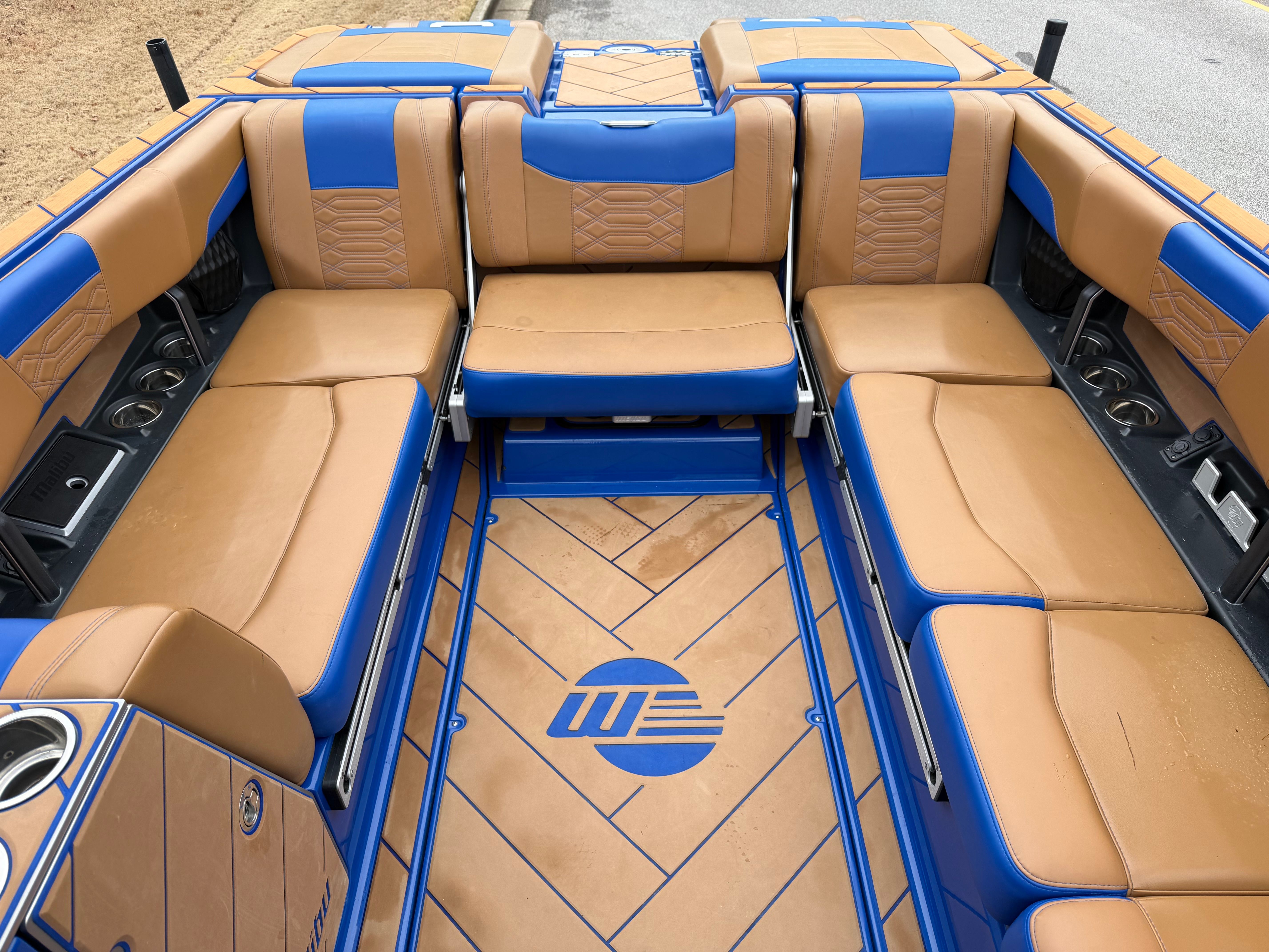 2022 MALIBU 25 LSV - Image 12