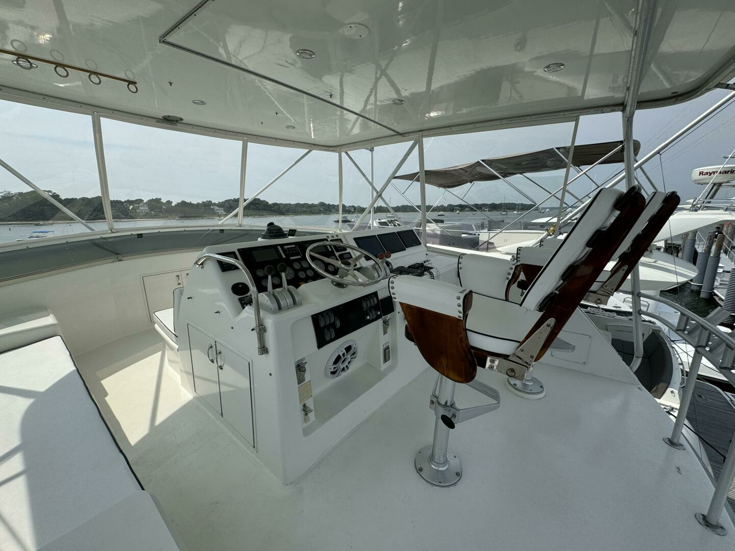1994 Hatteras 54 Yacht - Image 11