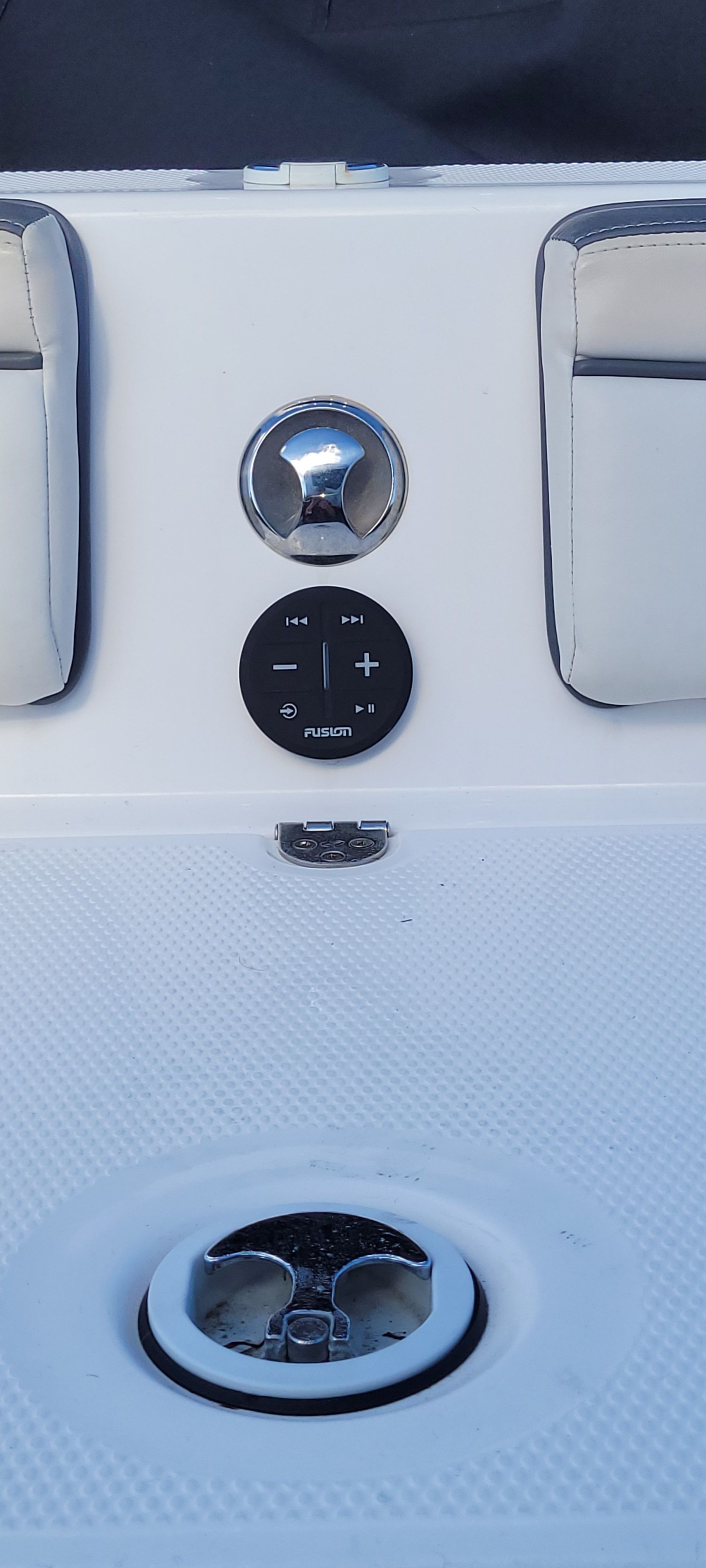 2018 Yamaha Boats 190 FSH Deluxe - 29