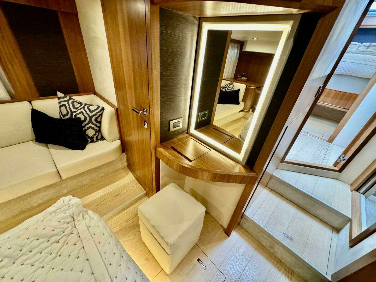 2016 Absolute 45 Sport Yacht - Image 84