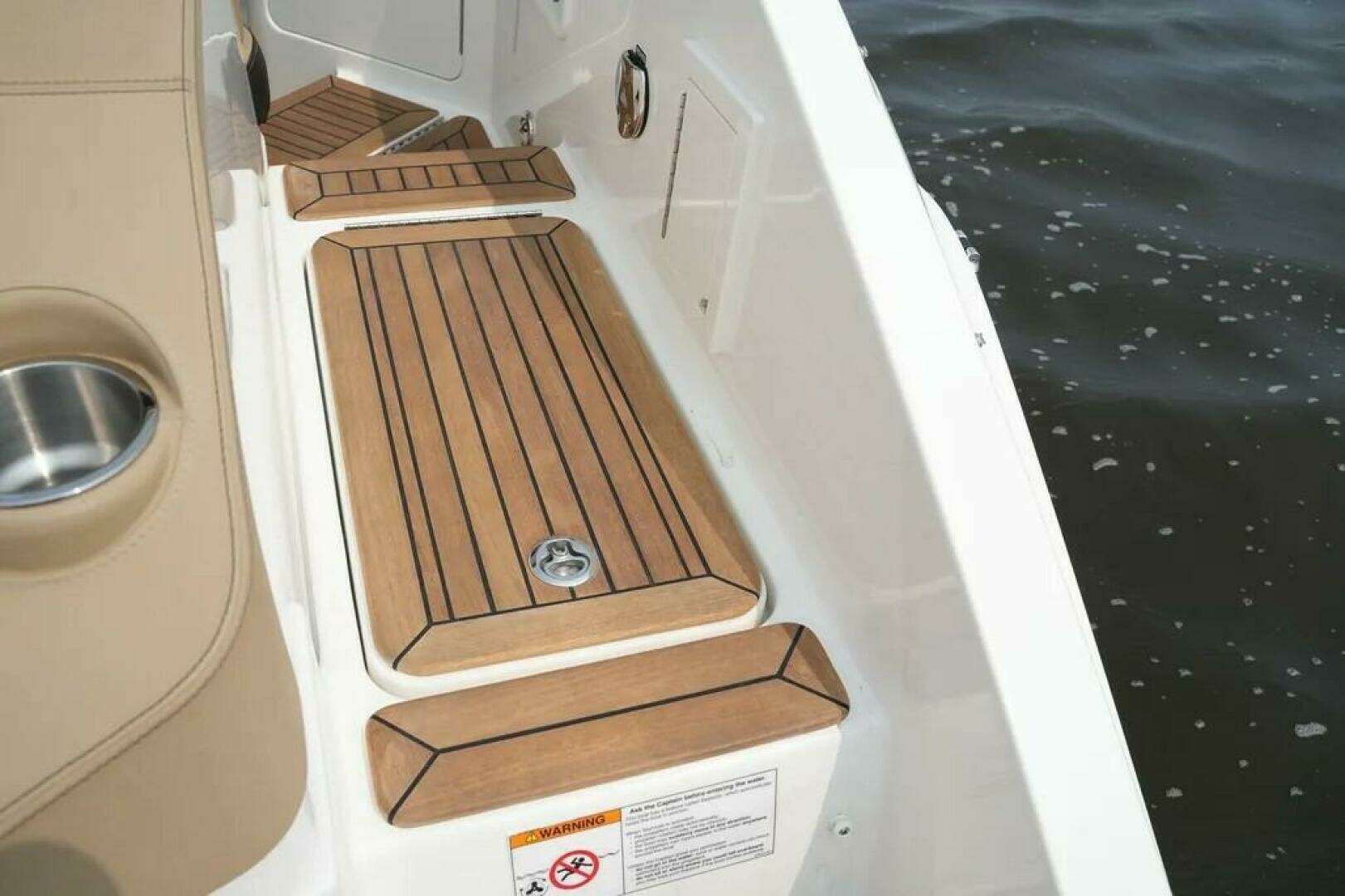 2023 Sea Ray SLX 310 Outboard - Image 6