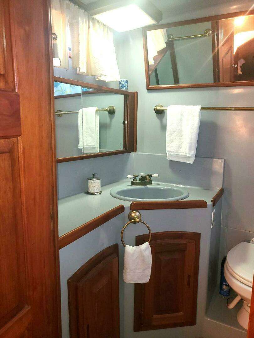 1985 Californian 5239 Cockpit Motor Yacht - Image 43