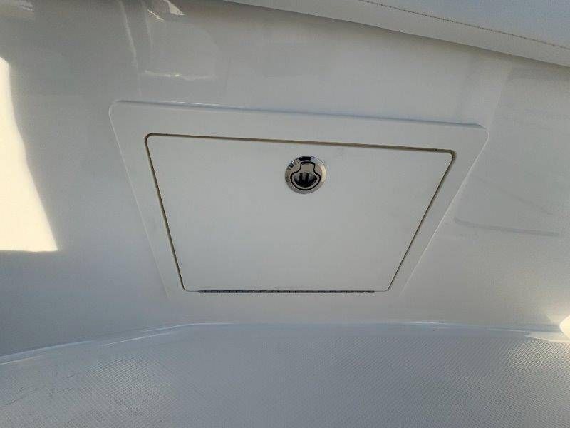 2026 Robalo R230 Center Console - 24
