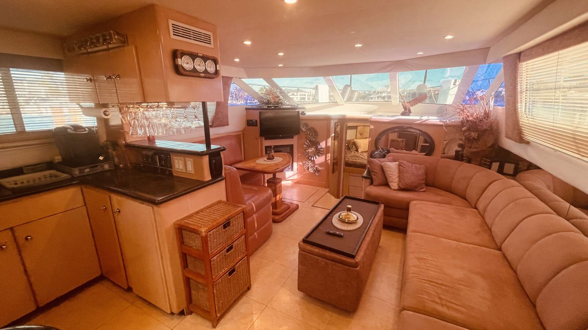 1997 CARVER YACHTS 500 COCKPIT MY - Image 16