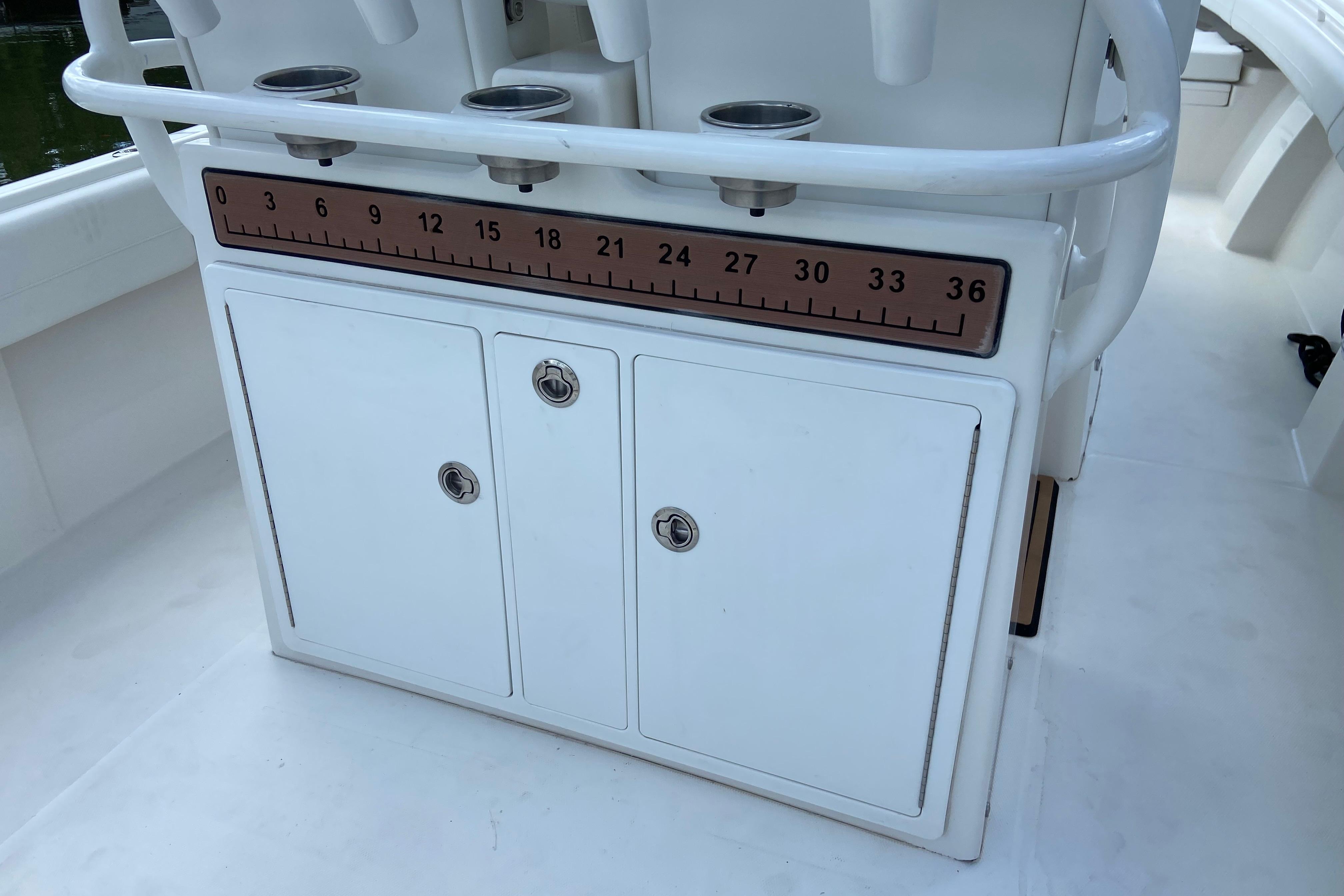 2021 Regulator 28 boat console with built-in measuring ruler and storage compartments.