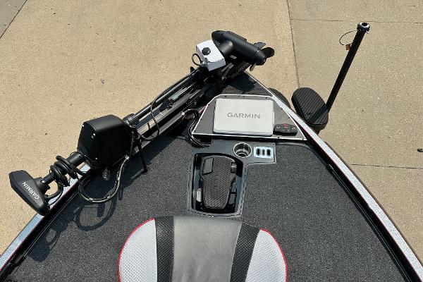2025 Ranger Z520R Cup-Equipped boat with Garmin navigation system and trolling motor.