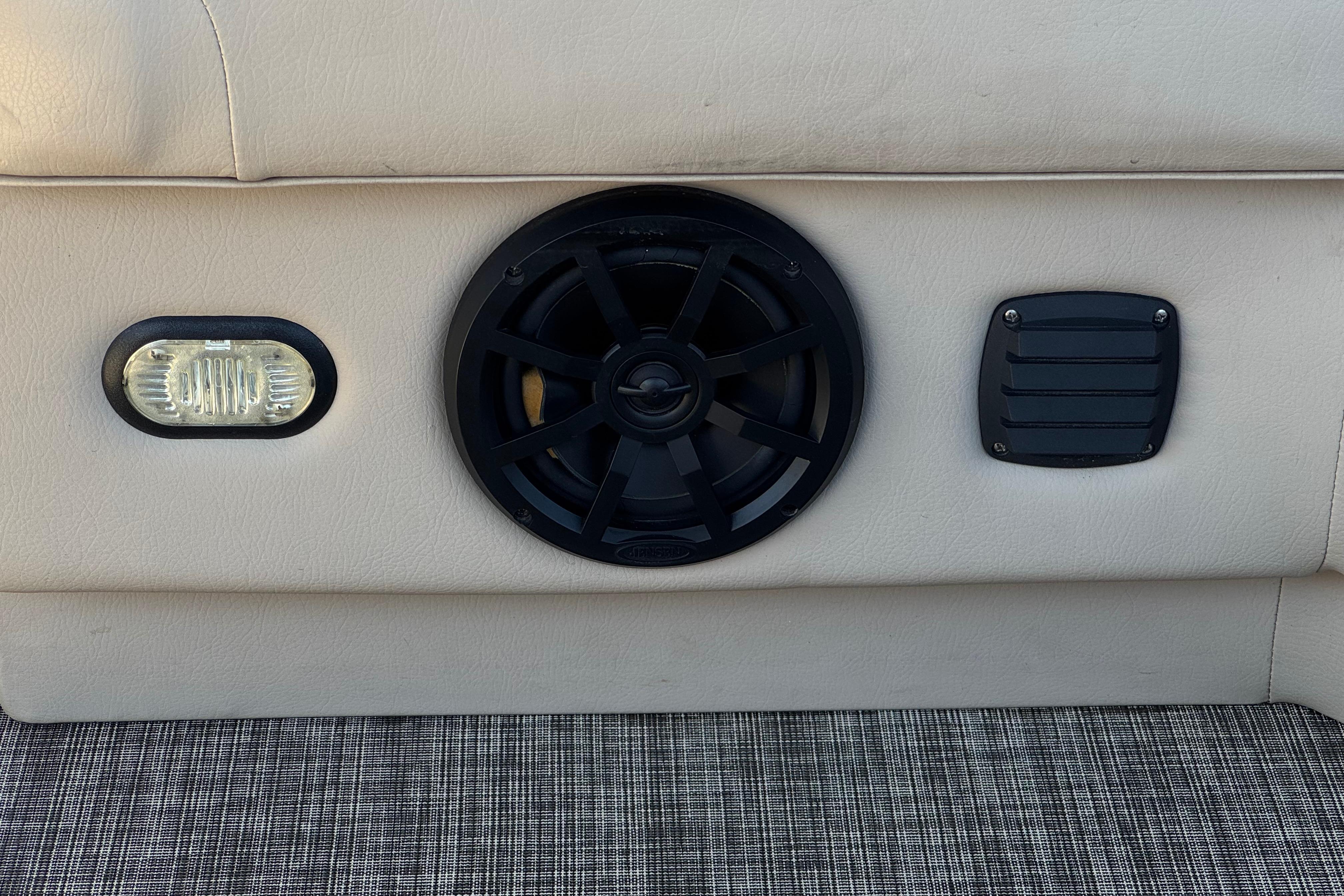 Speaker and light on 2021 SunCatcher Select 20RCX boat interior.