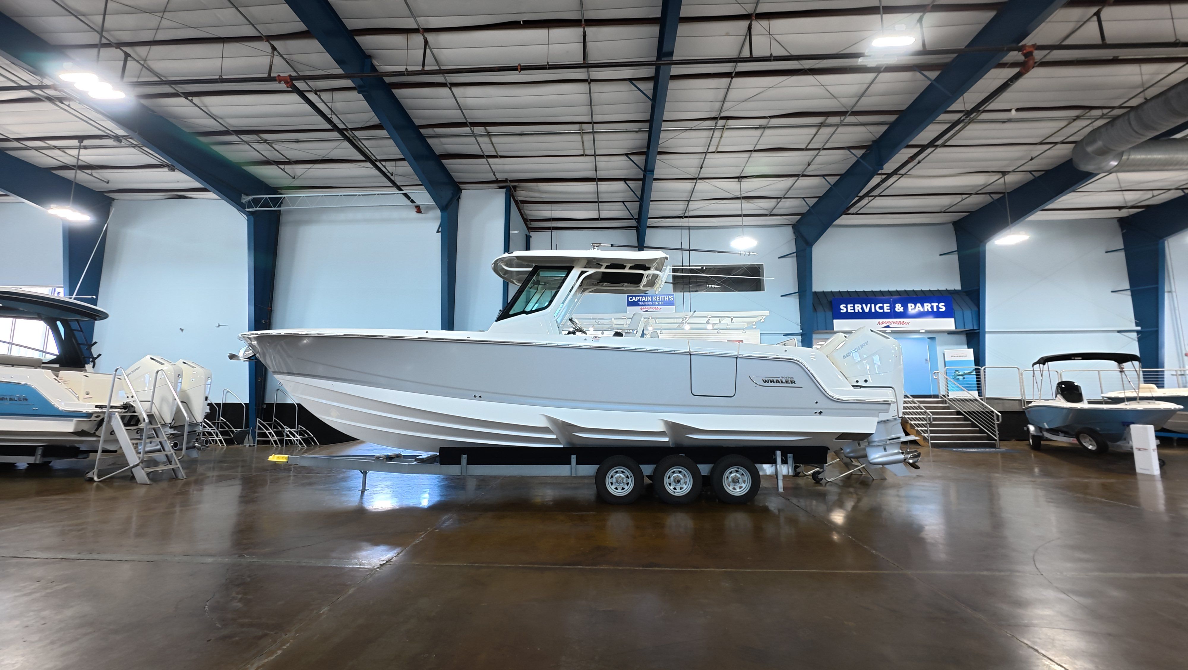 2026 Boston Whaler 330 Outrage