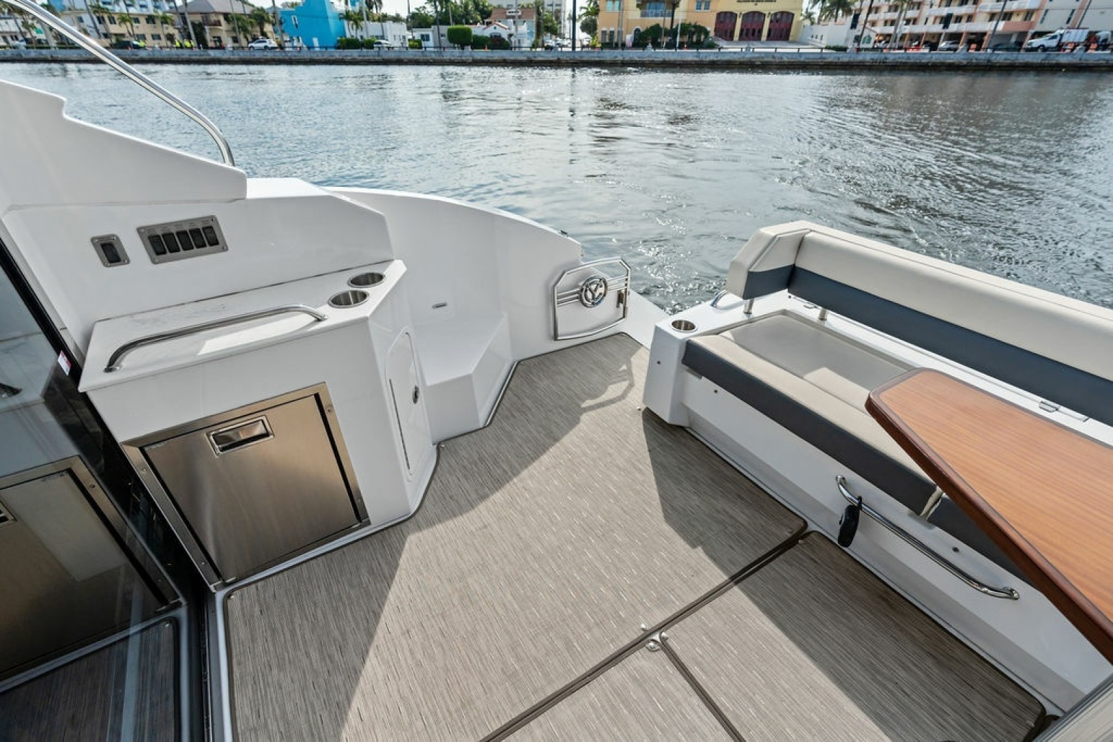2022 Cruisers Yachts 46 CANTIUS - Image 13