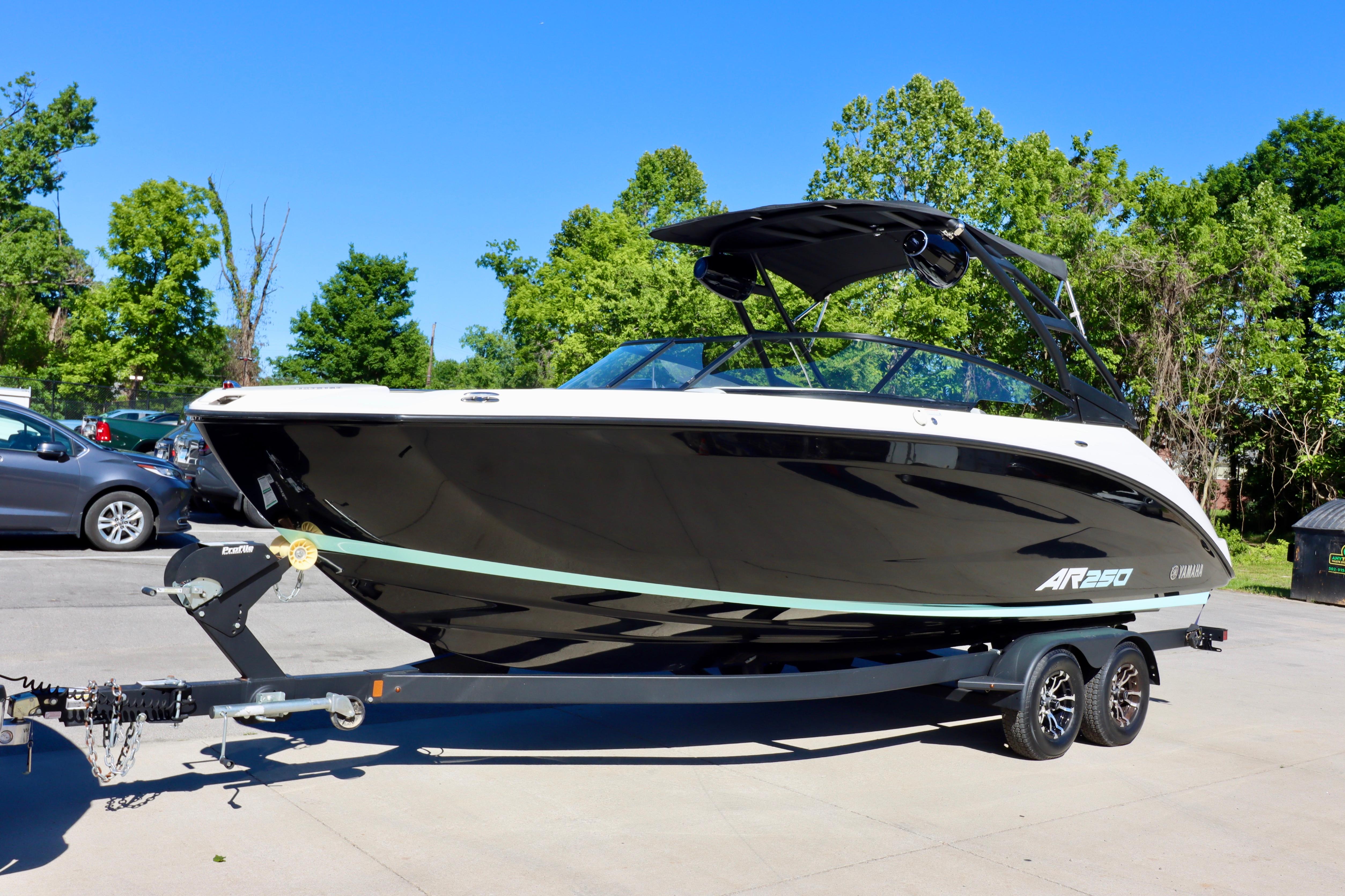 2023 Yamaha Boats AR250