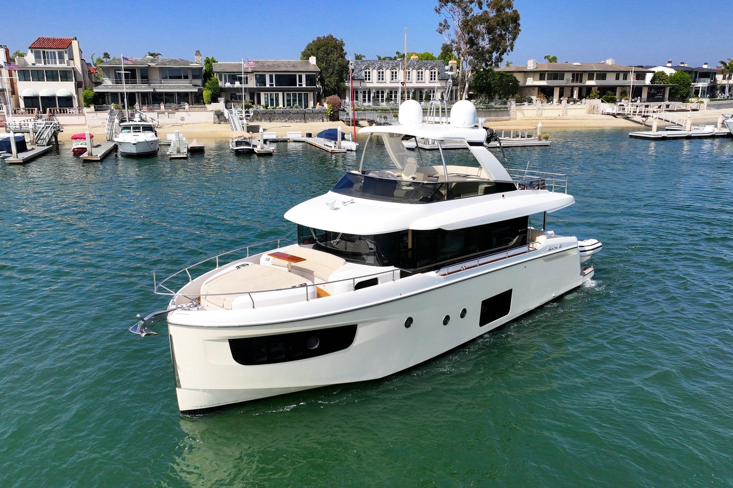 2017 Absolute Navetta 52
