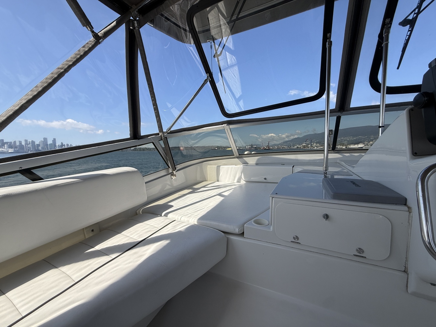 1996 Carver 370 Voyager - Image 43