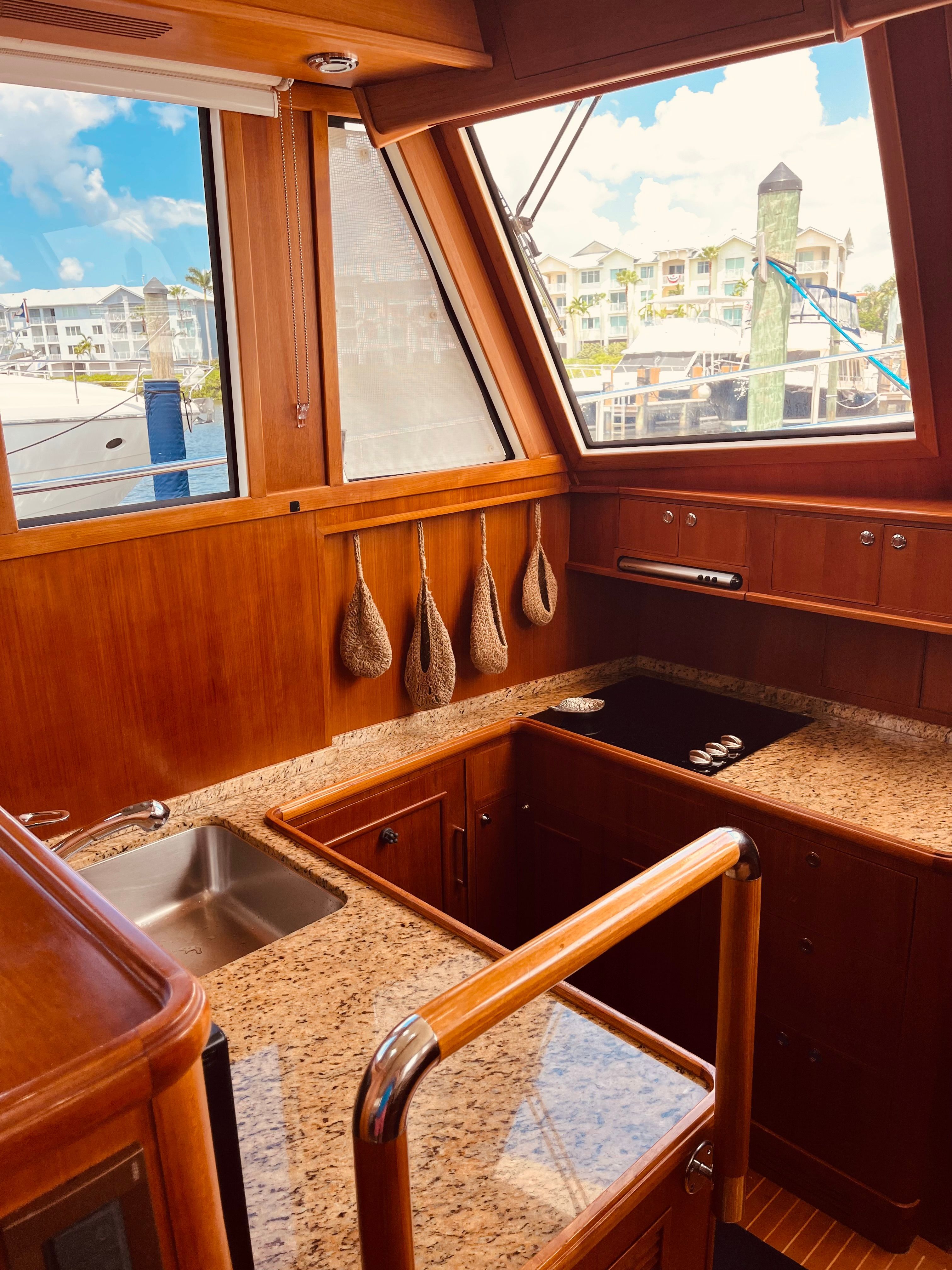 2007 Grand Banks 47 Heritage CL - 21