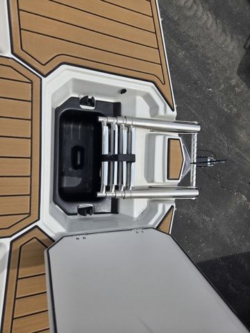 2026 Starcraft SVX OB 191 w/140hp and Trailer - 36